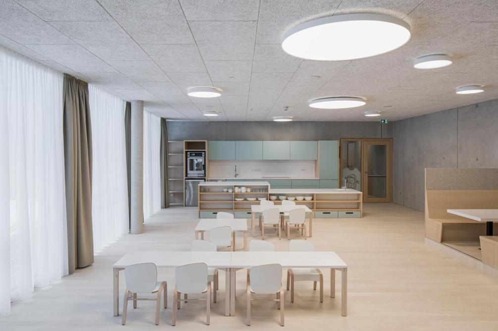 Am Bild ist die Küche für die Kinder zu sehen, welche im Erdgeschoss zu finden ist.